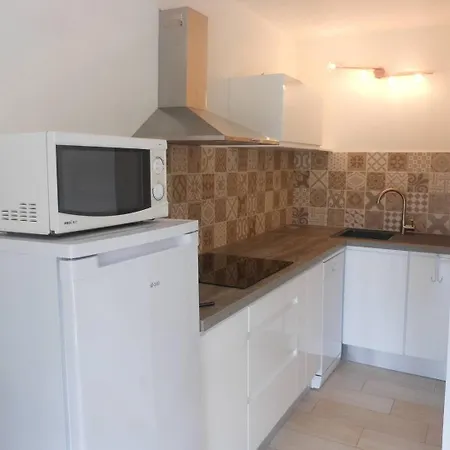 Appt 3 Pieces 35m2 Avec Terrasse 18m2 Ref 4057 アパート